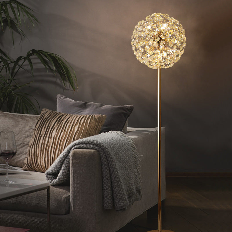 Stojací lampa Meadow Bloom Crystal s luxusním zlatým povrchem | Lersk