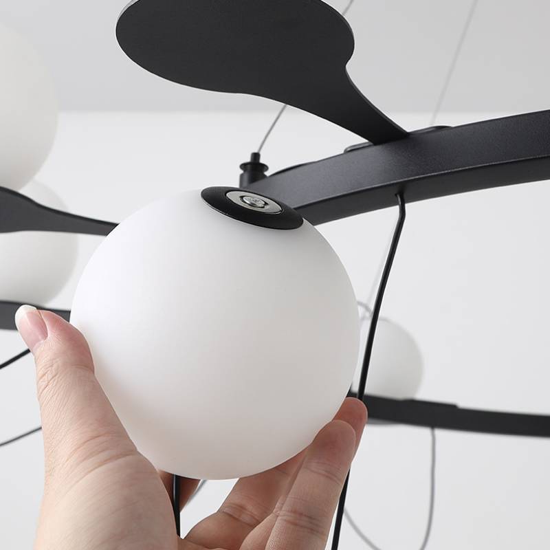 Moderne ringkrone LED loftslampe med globeskærme | Lersk