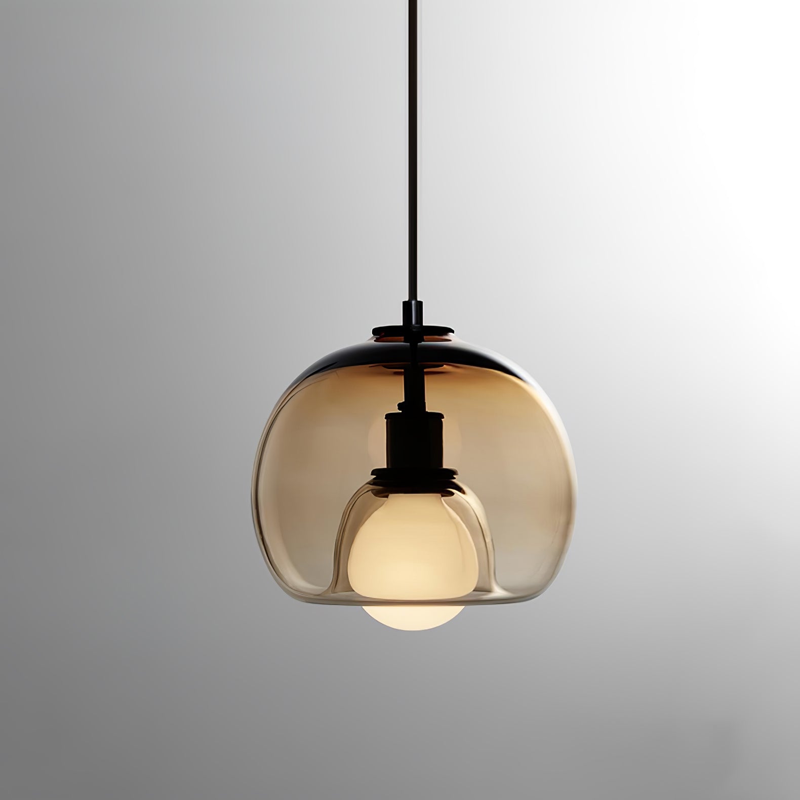 Lumeza | Minimalistická závěsná lampa ze skla a kovu pro domácnosti | Lersk