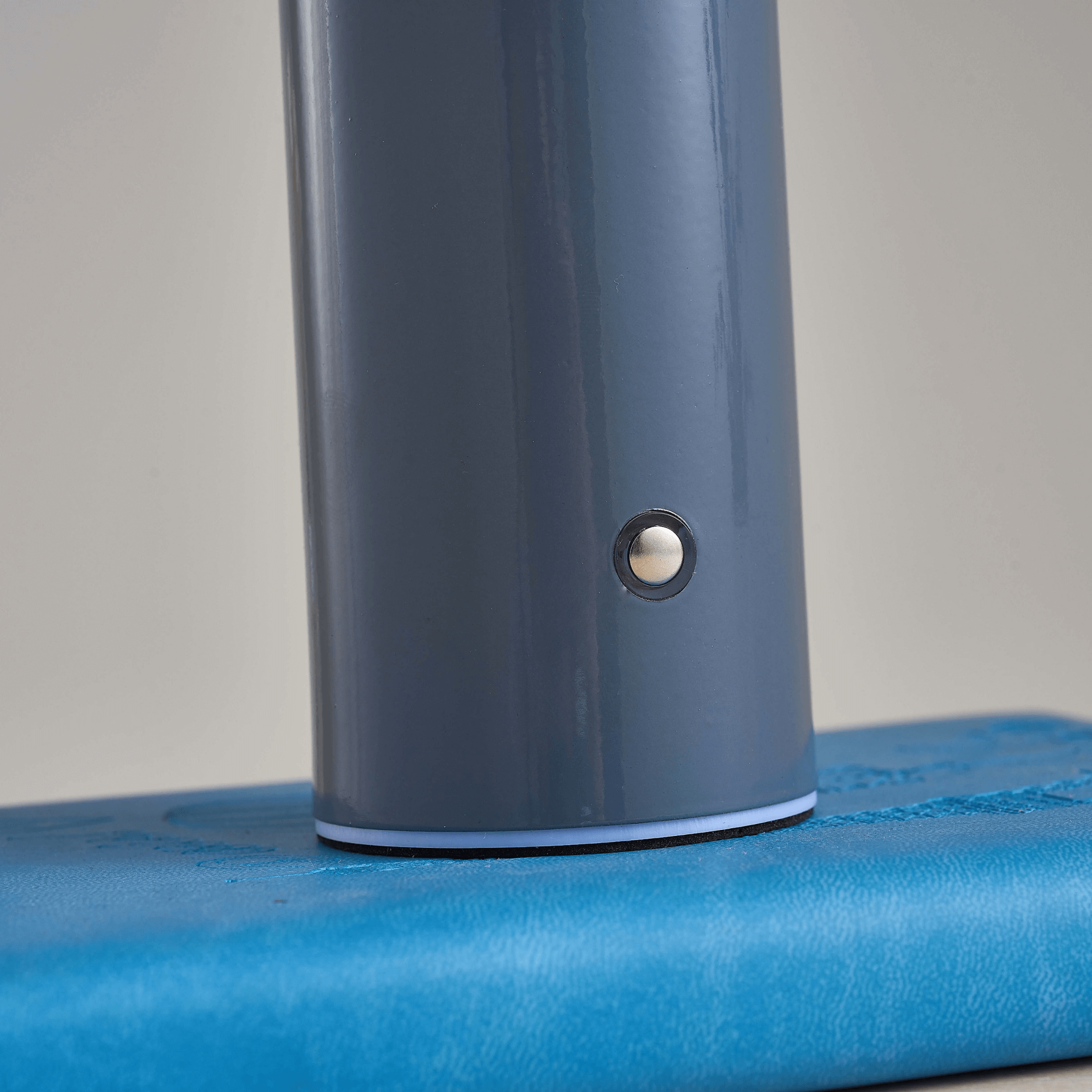 Candeeiro de Mesa Sem Fios LumaNook em Ferro e Acrílico Transparente | Lersk