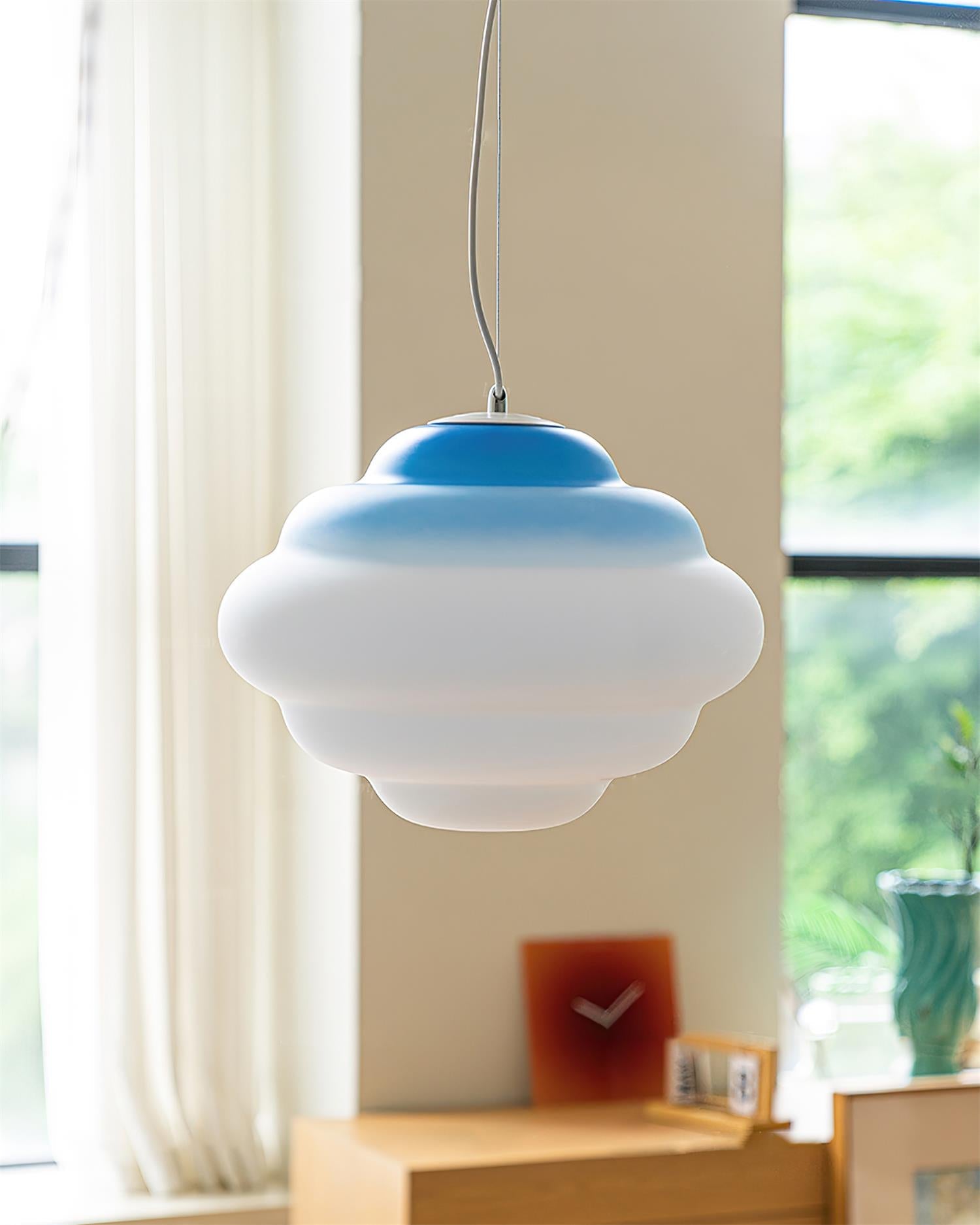 Závěsná lampa AuroraHue Gradient s matným sklem pro atmosféru | Lersk