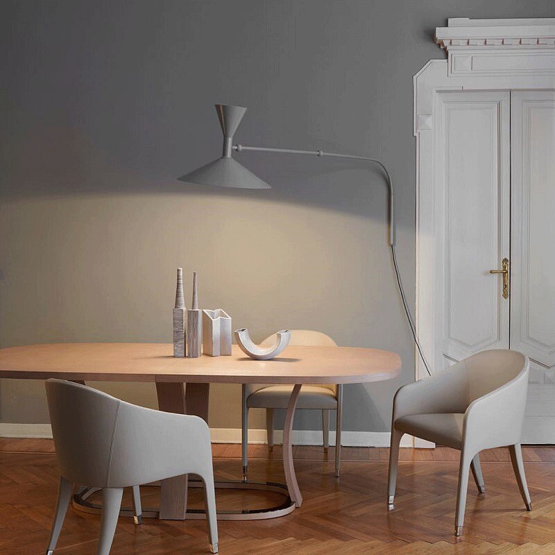 Lampada da parete NovaSwing con braccio oscillante e spina per decorazione camera da letto | Lersk