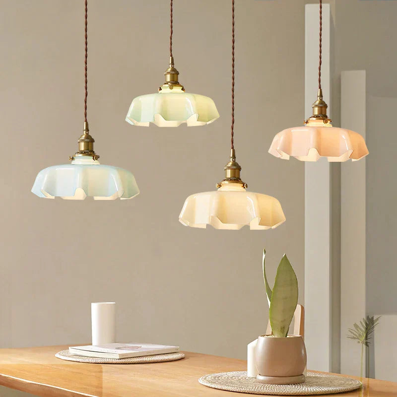 Lampada a sospensione in ottone aureo per interni senza tempo a casa | Lersk