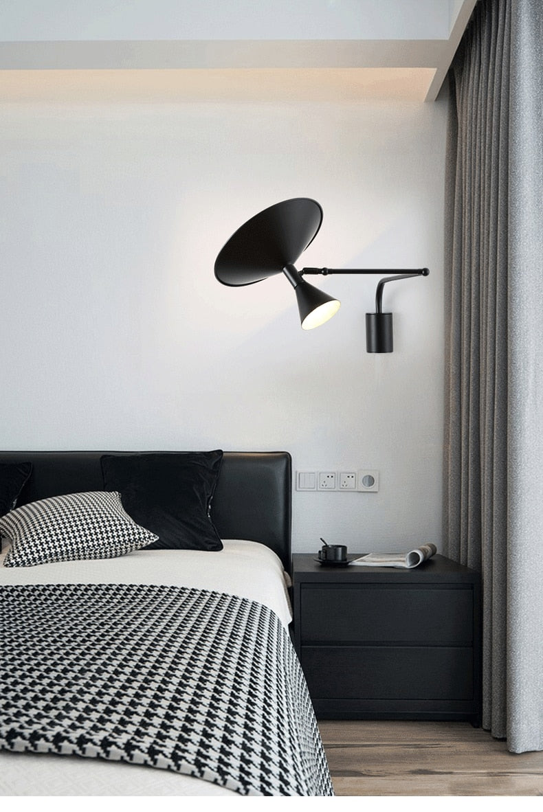 Lampada da parete NovaSwing con braccio oscillante e spina per decorazione camera da letto | Lersk