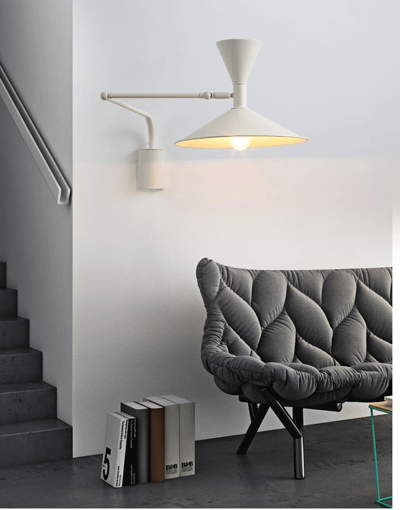 Lampada da parete NovaSwing con braccio oscillante e spina per decorazione camera da letto | Lersk