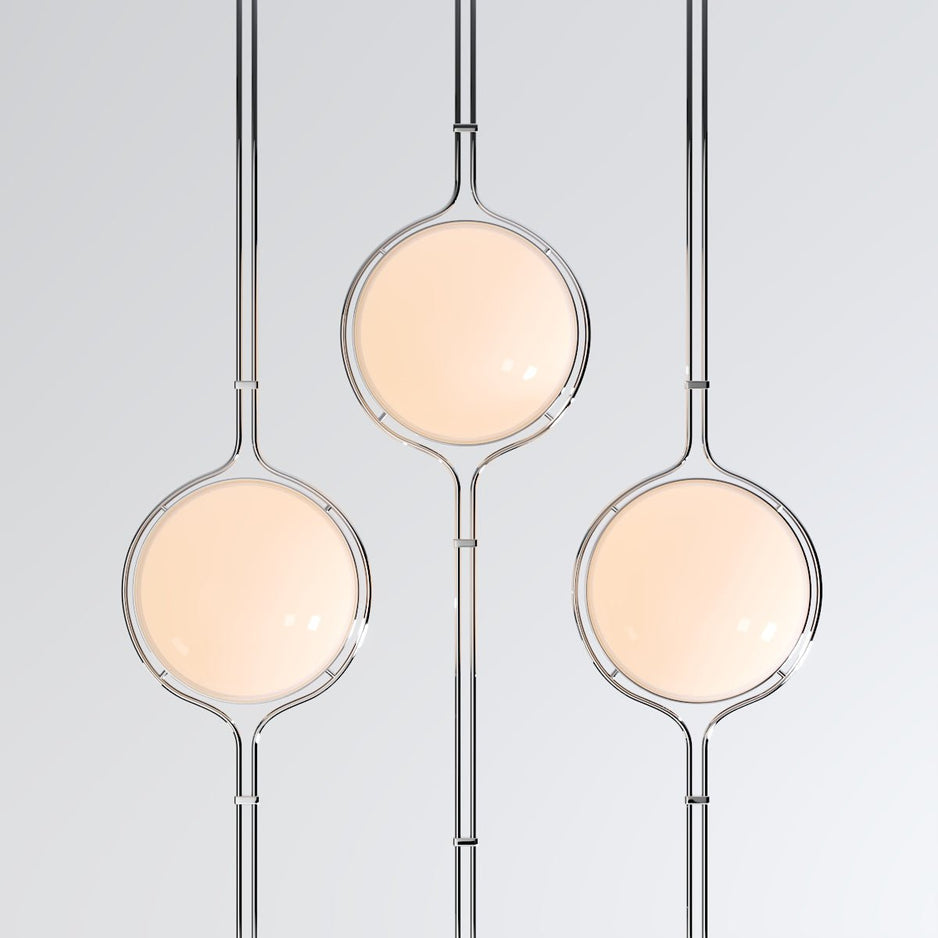 LumaCrest Gulv-til-loft-lampe med beige halvkugler og moderne metalramme | Lersk