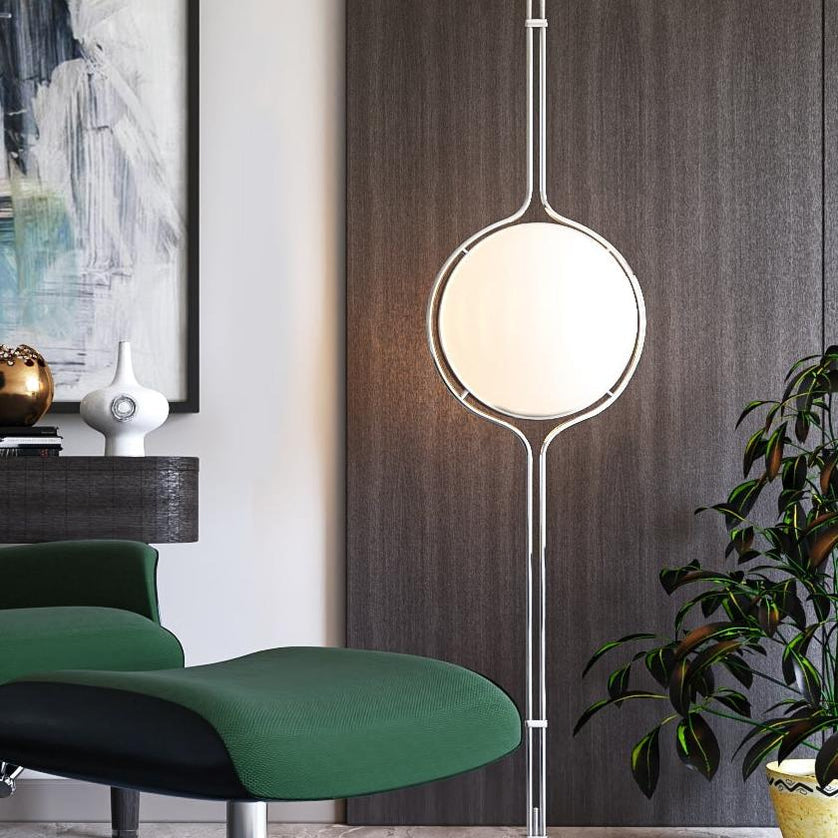 LumaCrest Gulv-til-loft-lampe med beige halvkugler og moderne metalramme | Lersk