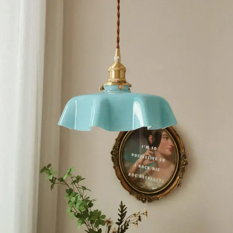 Lampada a sospensione in ottone aureo per interni senza tempo a casa | Lersk
