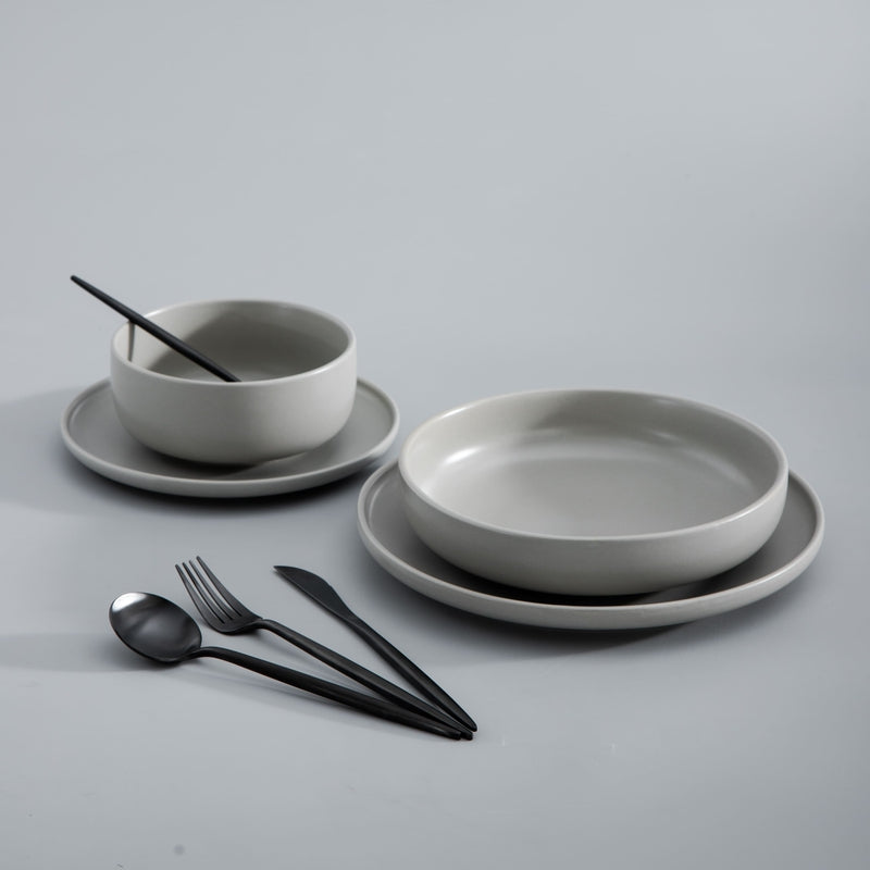 Minimalistická sada příborů pro moderní stolování s elegantními čistými liniemi | Lersk