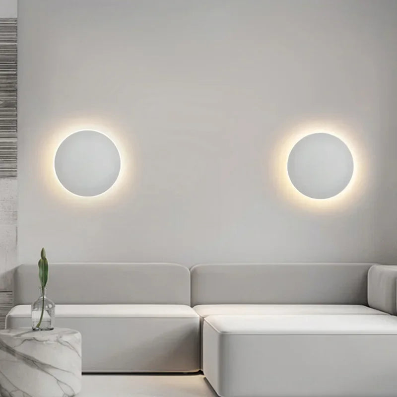 Kulaté LED nástěnné svítidlo s moderní elegancí, energeticky úsporné LED osvětlení pro současné domácí prostory | Lersk