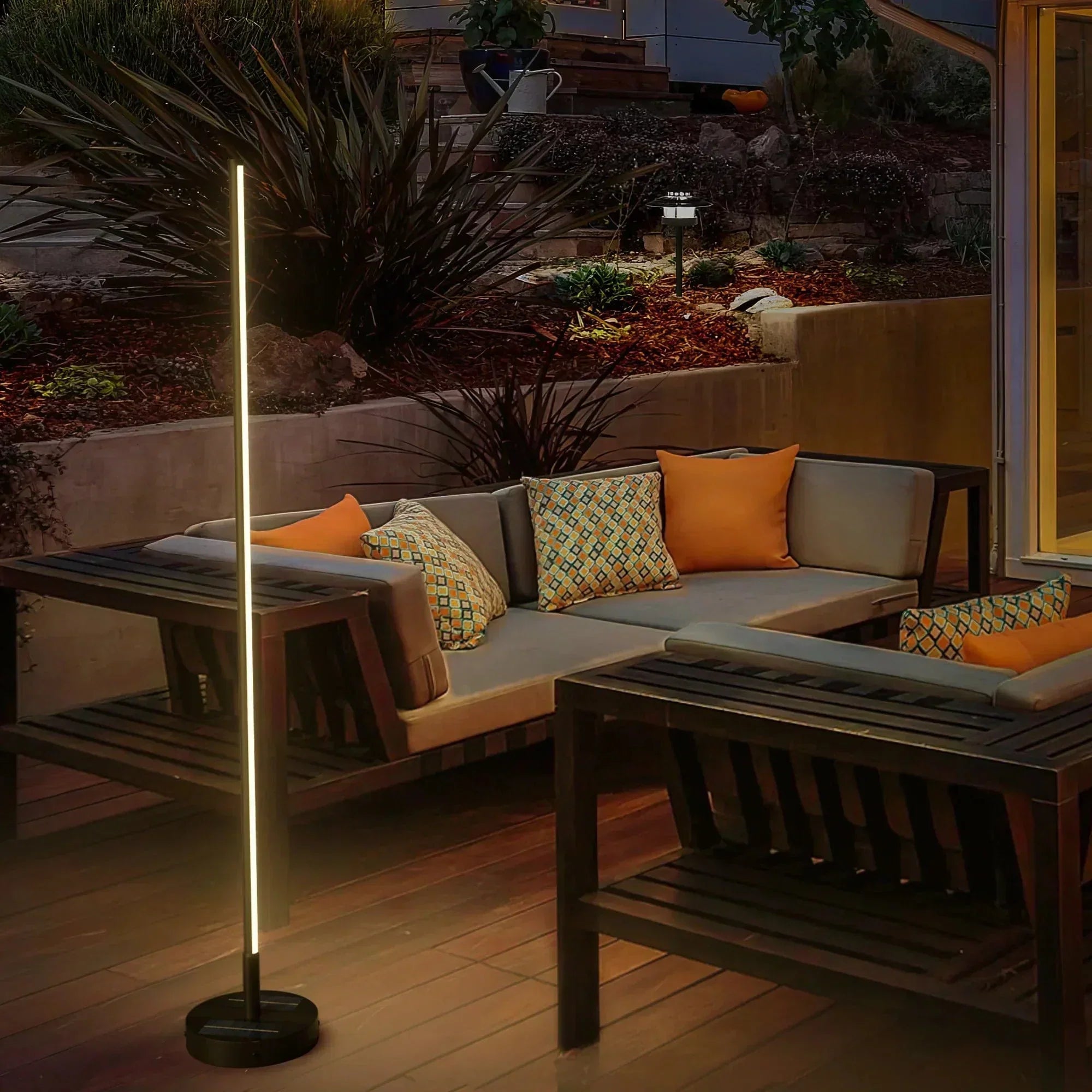 Solara Contemporary Outdoor Floor Lamp | Lersk