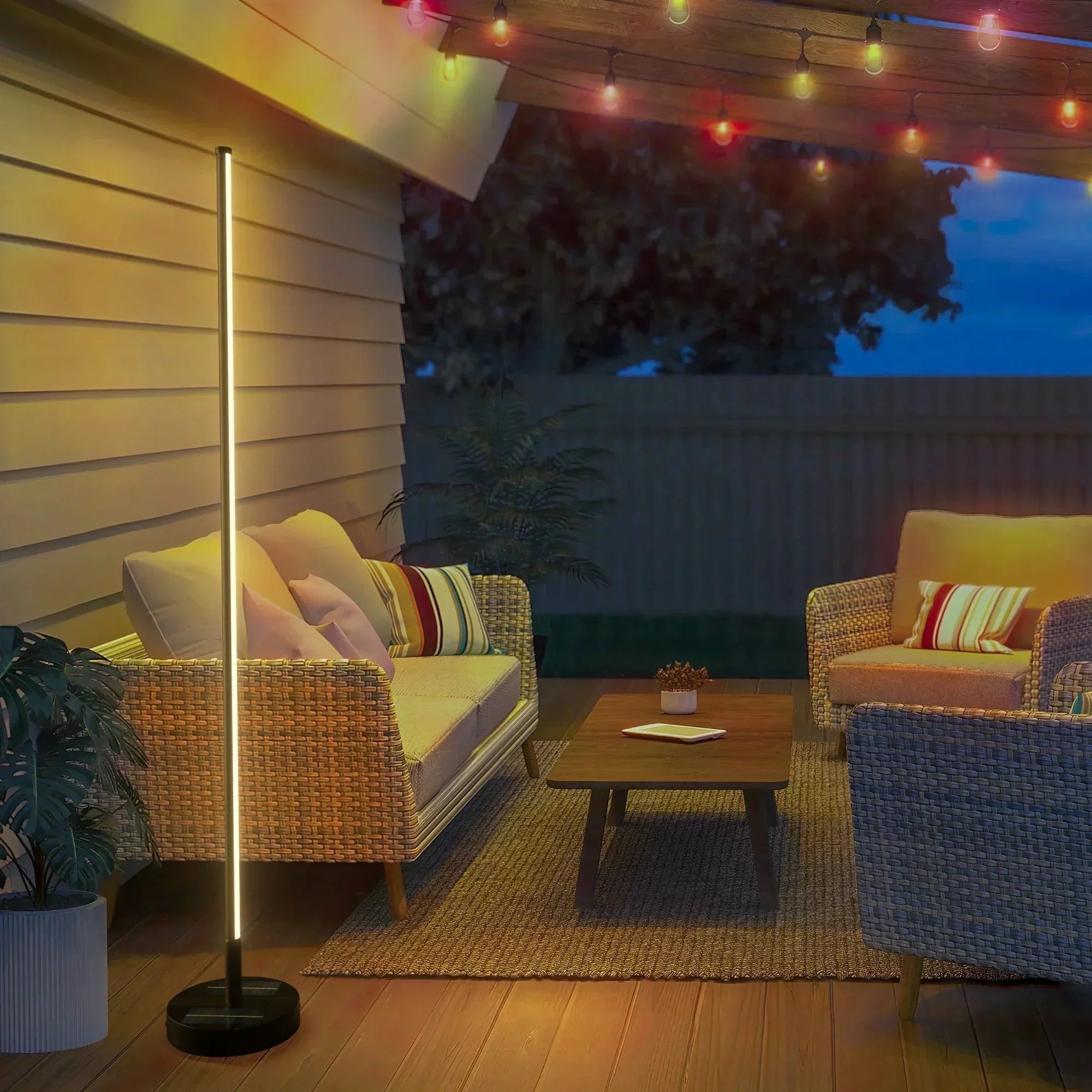 Solara Contemporary Outdoor Floor Lamp | Lersk