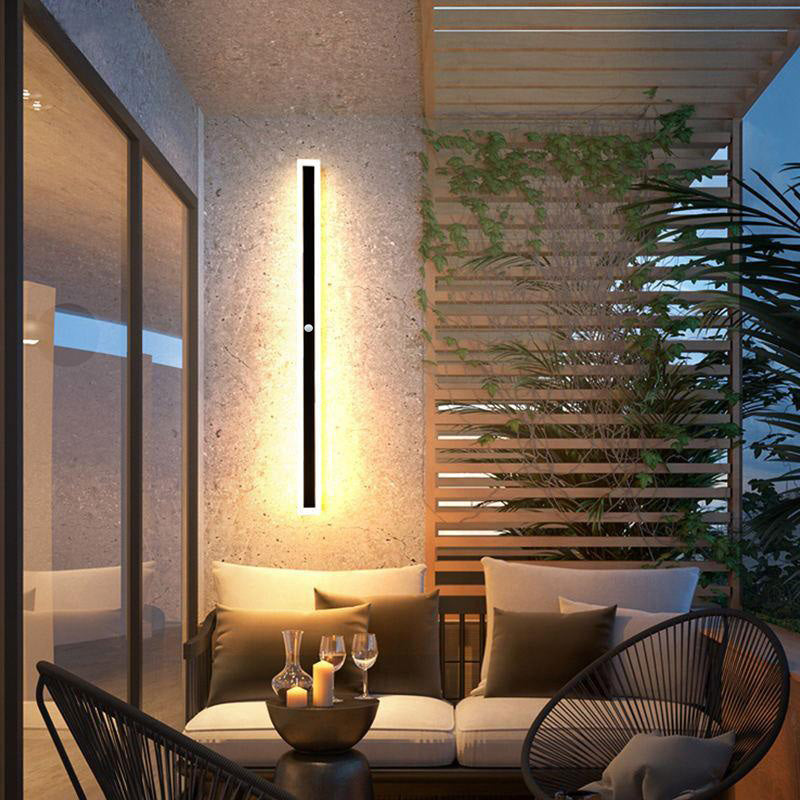 Frostline Linear Outdoor Wall Lamp with Acrylic Pane | Lersk