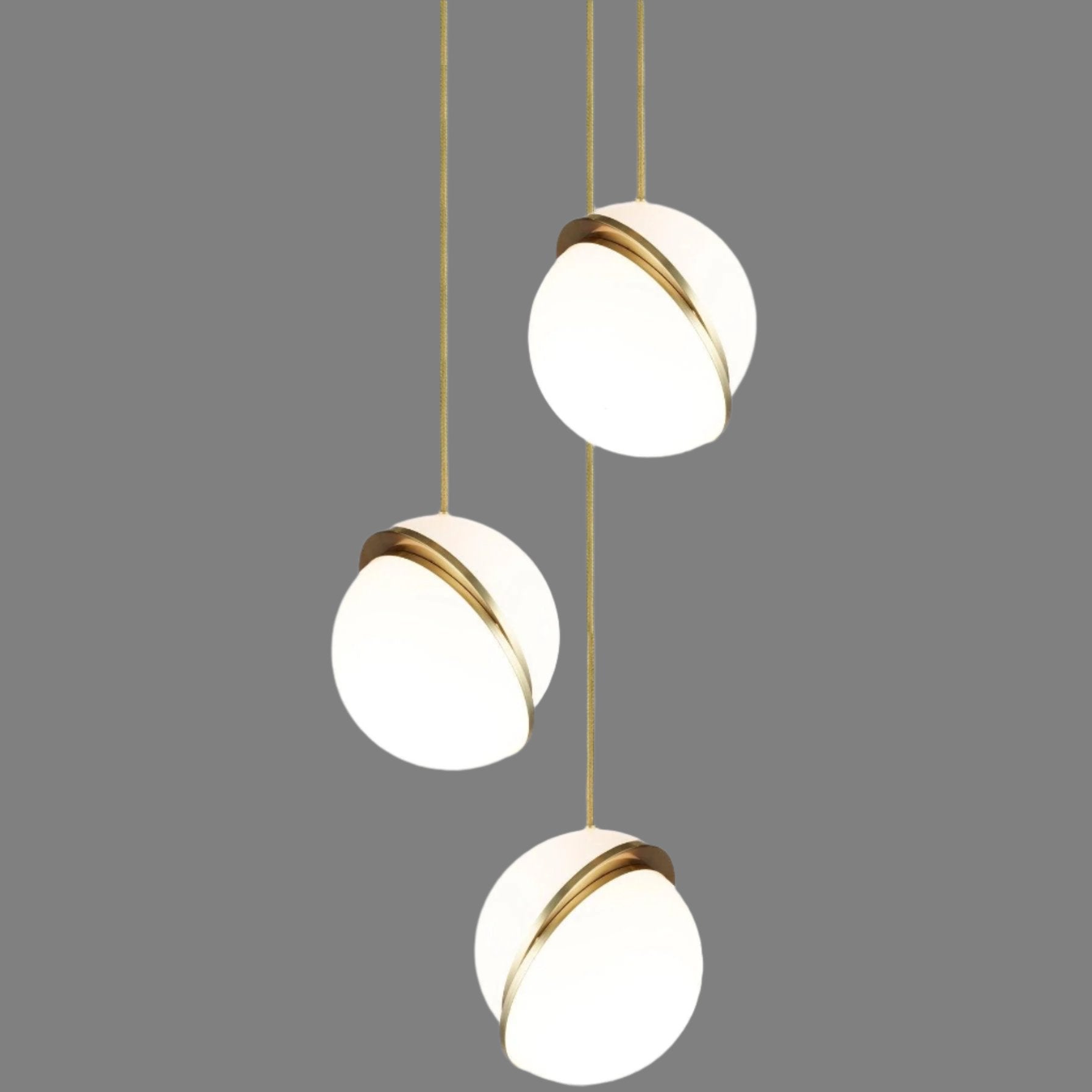 Lampe suspendue Lunara Halo en forme de lune, finition laiton acrylique | Lersk