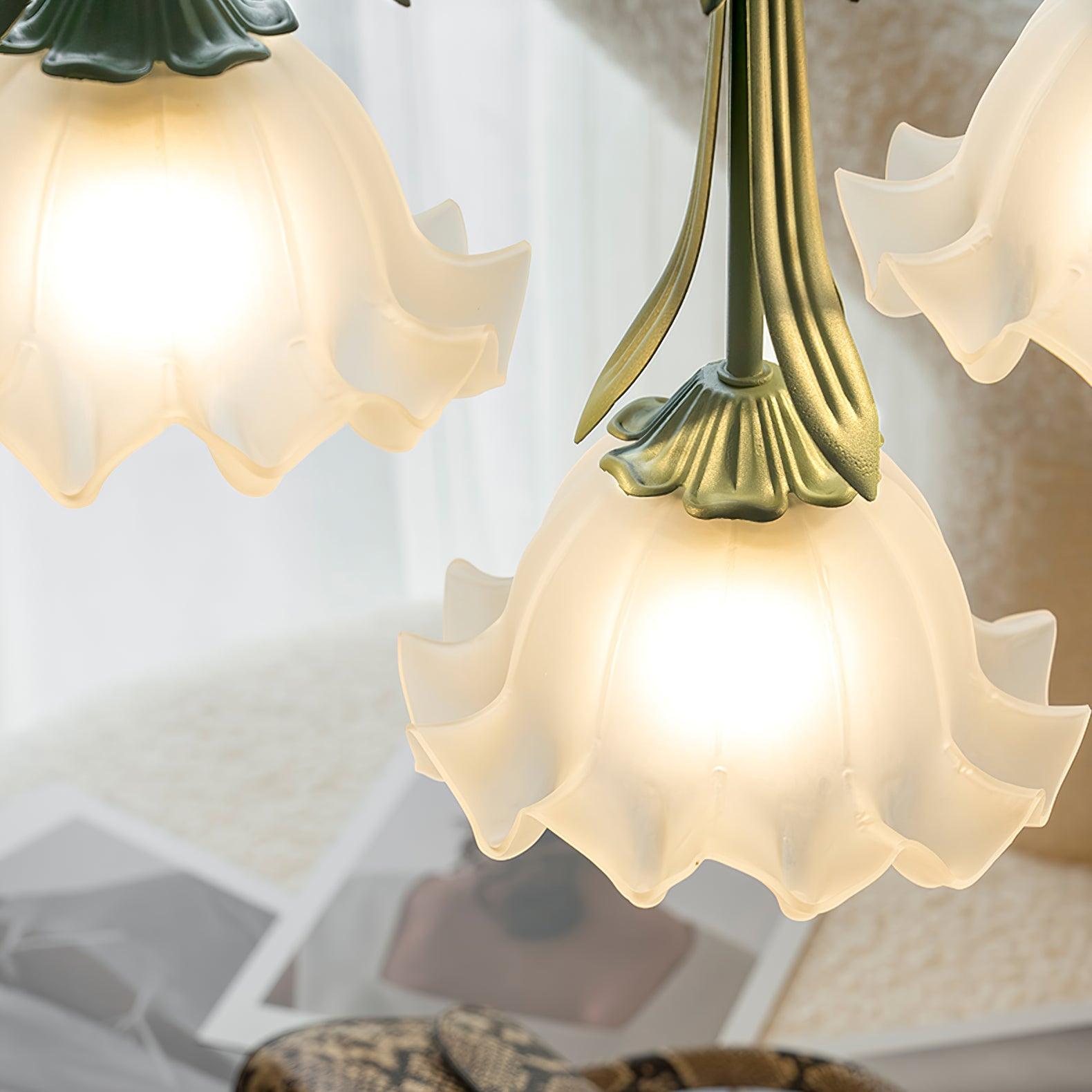 Závěsná lampa PetalGlow s květinovým motivem a jemným světlem | Lersk