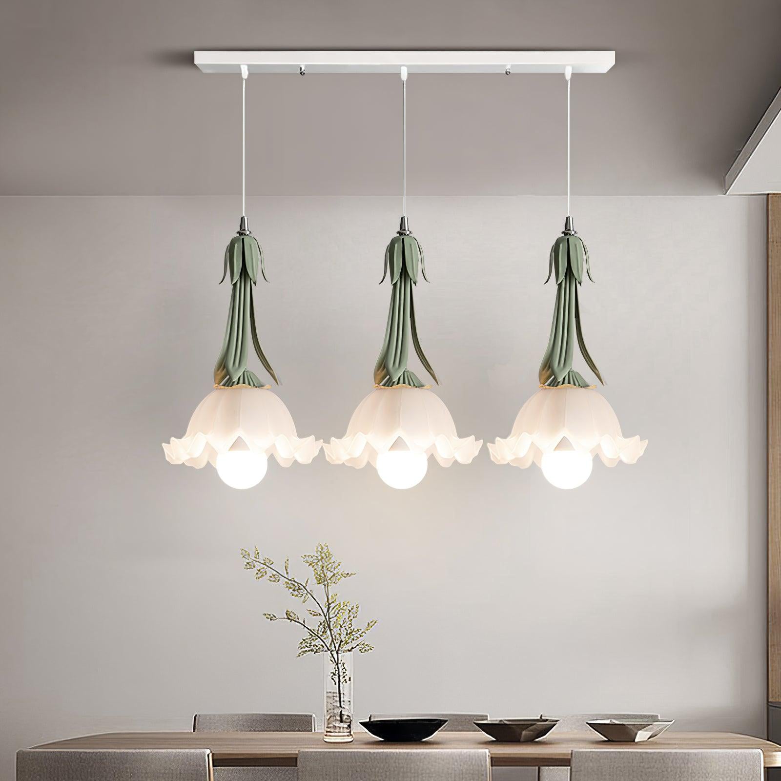 Závěsná lampa PetalGlow s květinovým motivem a jemným světlem | Lersk
