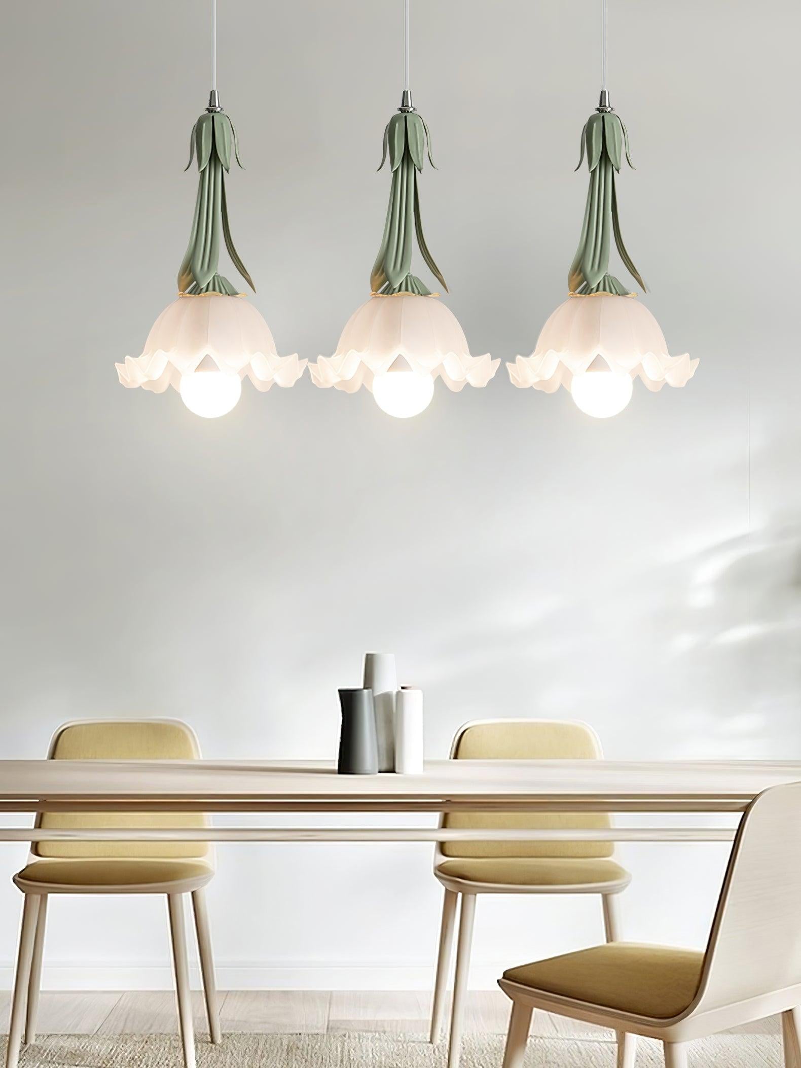 Závěsná lampa PetalGlow s květinovým motivem a jemným světlem | Lersk