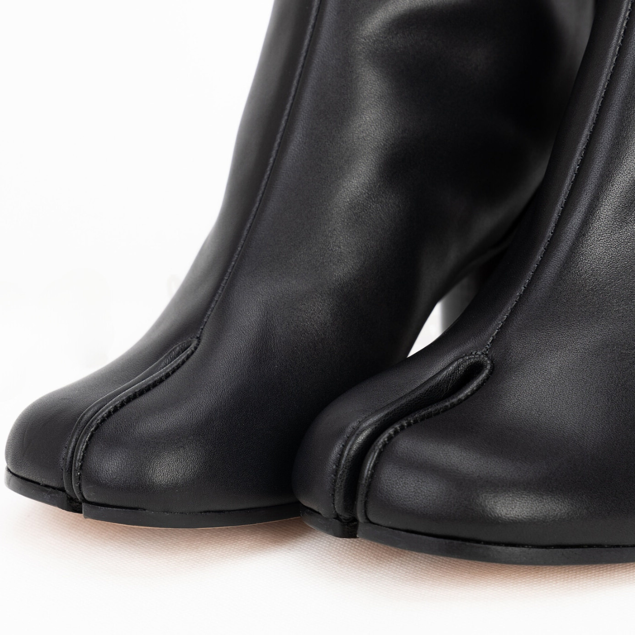 Stivali Tabi in Pelle Alera con Tacco a Blocco e Punta Divisa, Scarpe da Donna alla Caviglia | Lersk