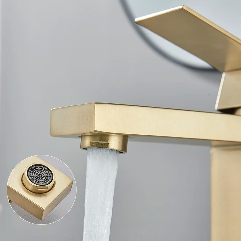 Astraea Modern Bathroom Faucet With Single-Handle Design | Lersk