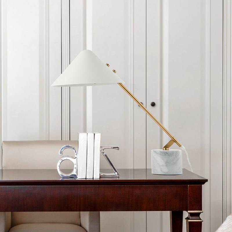 Elegant bordlampe med marmorbase Moderne skrivebordslampe i messing | Lersk