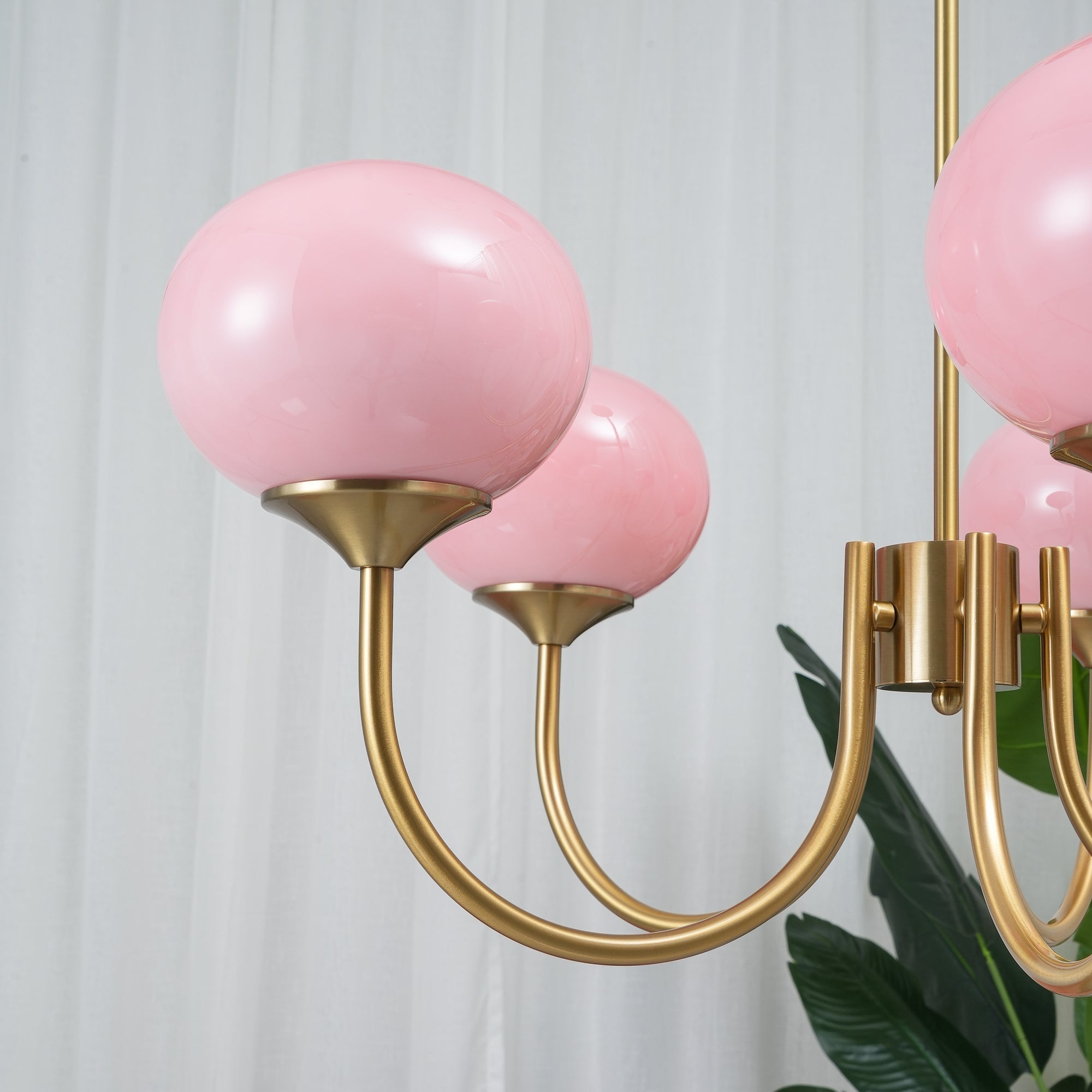 Lustr Marshmallow pro luxusní domovy se zlatou povrchovou úpravou | Lersk