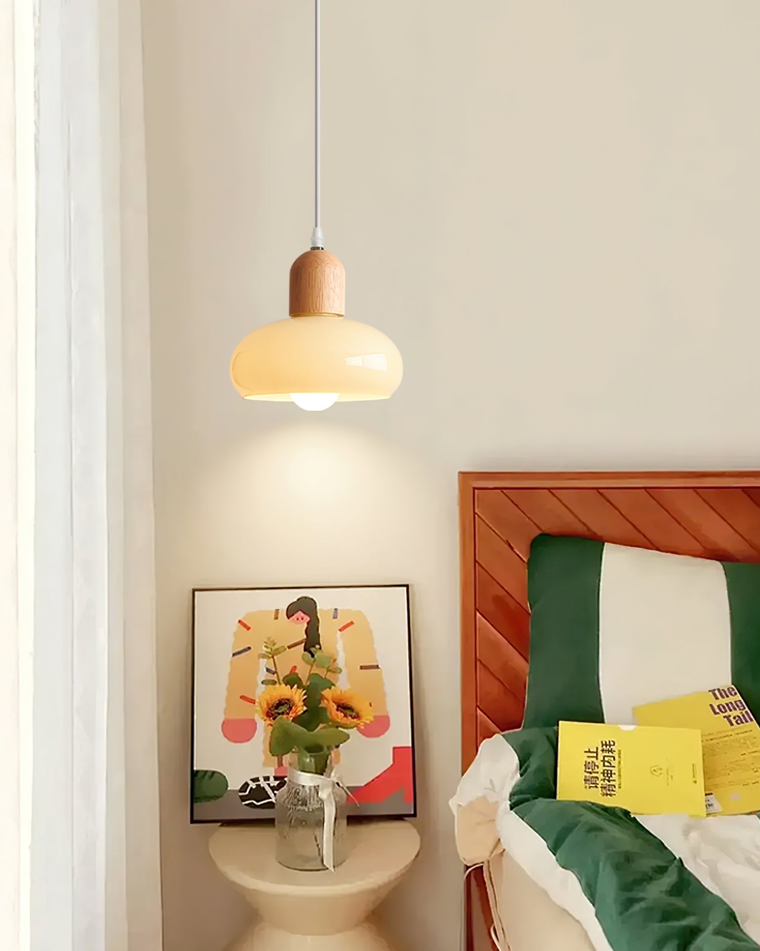 Závěsná skleněná lampa Mellow pro jídelní prostor | Lersk
