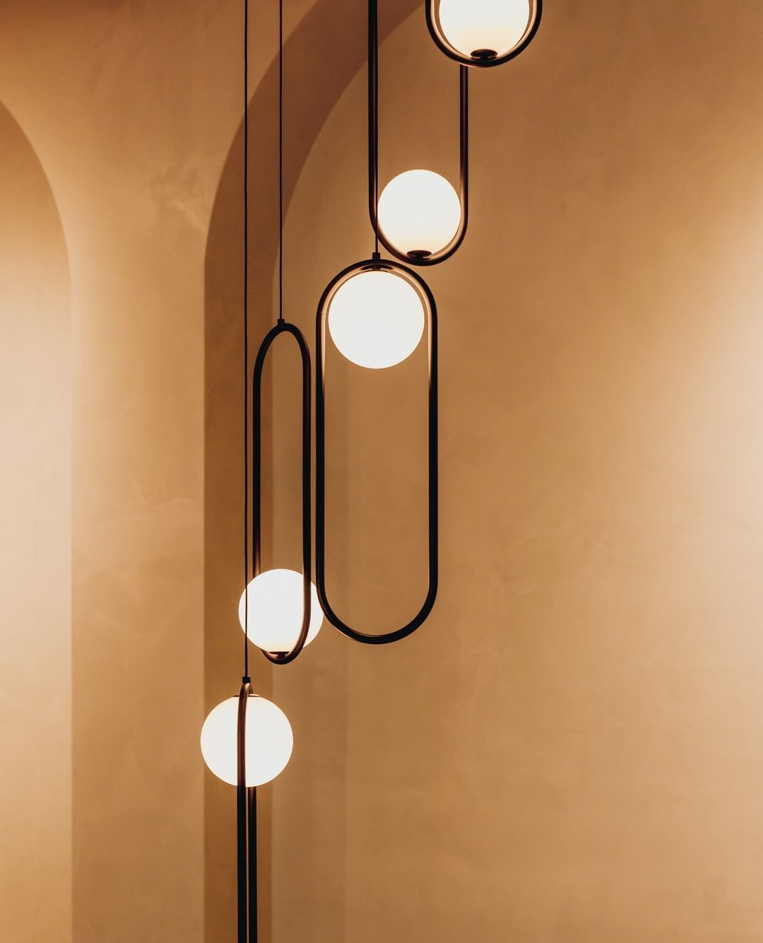 Lampada a sospensione moderna Lyra con design minimal elegante | Lersk