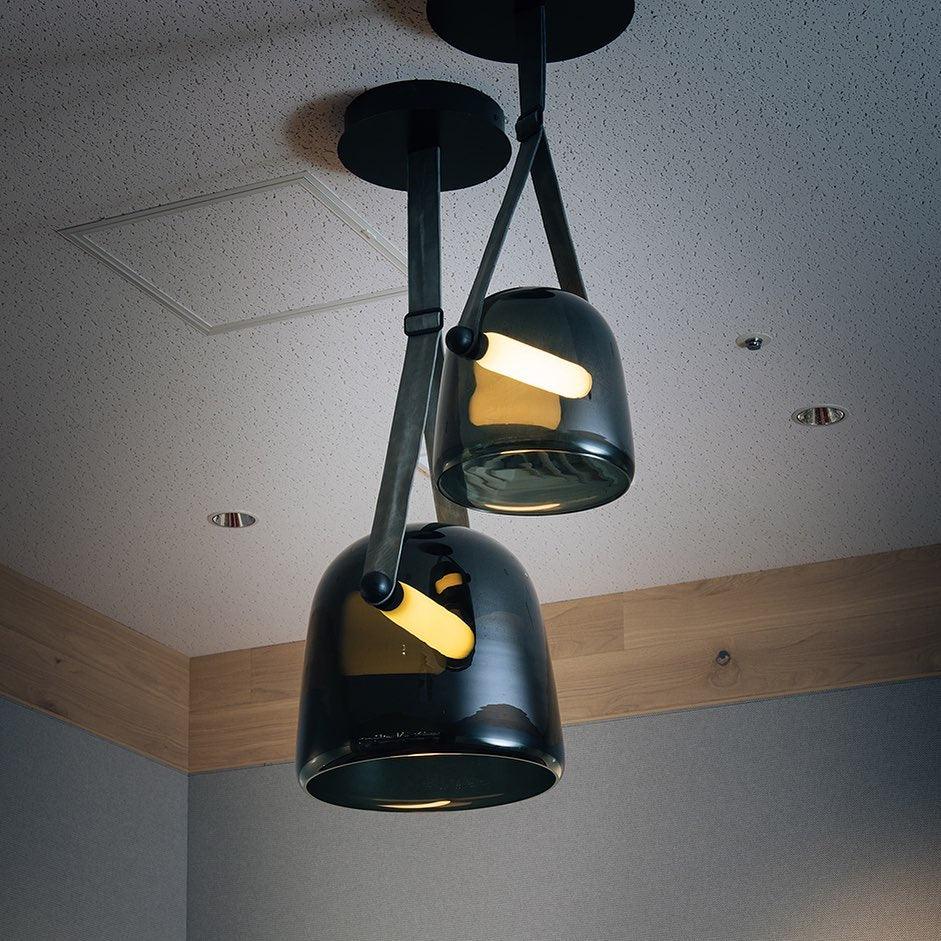 AerisLume | Moderní závěsná lampa ze skla a kovu pro domácnosti | Lersk