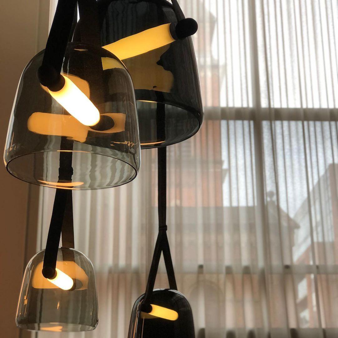 AerisLume | Moderní závěsná lampa ze skla a kovu pro domácnosti | Lersk