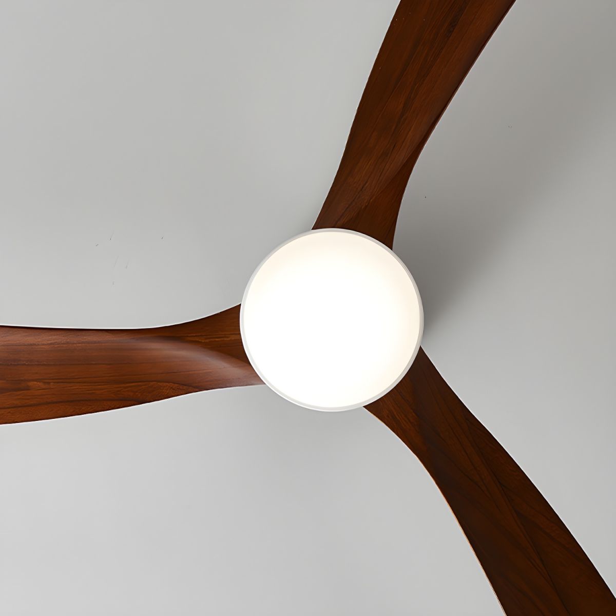 Lampa sufitowa z wentylatorem Everwood Nordic Wood 42 i 48 cali z oświetleniem LED | Lersk