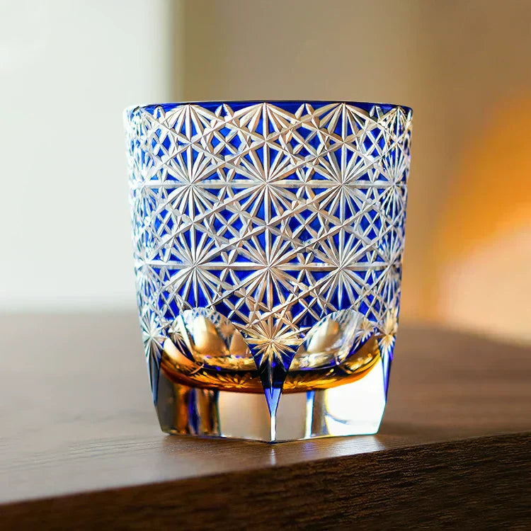 Kirrea handgefertigtes Whiskyglas in Blau und Bernstein mit Holzkiste | Lersk