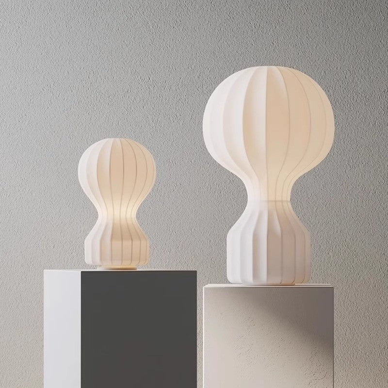 Lampă de masă modernă cu lumină caldă și blândă pentru decor liniștit | Lersk