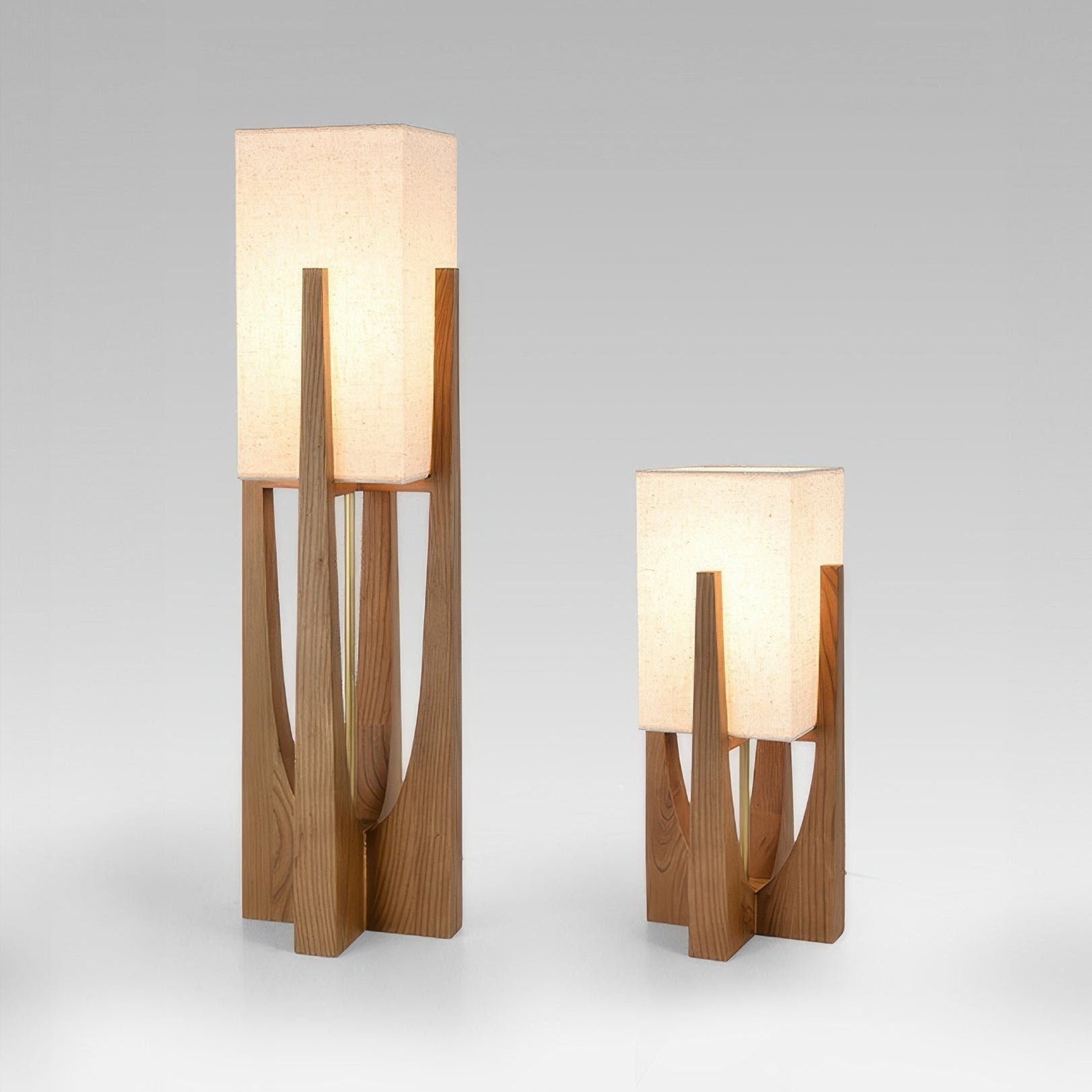 Lampa podłogowa Kumo z orzecha włoskiego, minimalistyczne stojące światło z litego drewna | Lersk