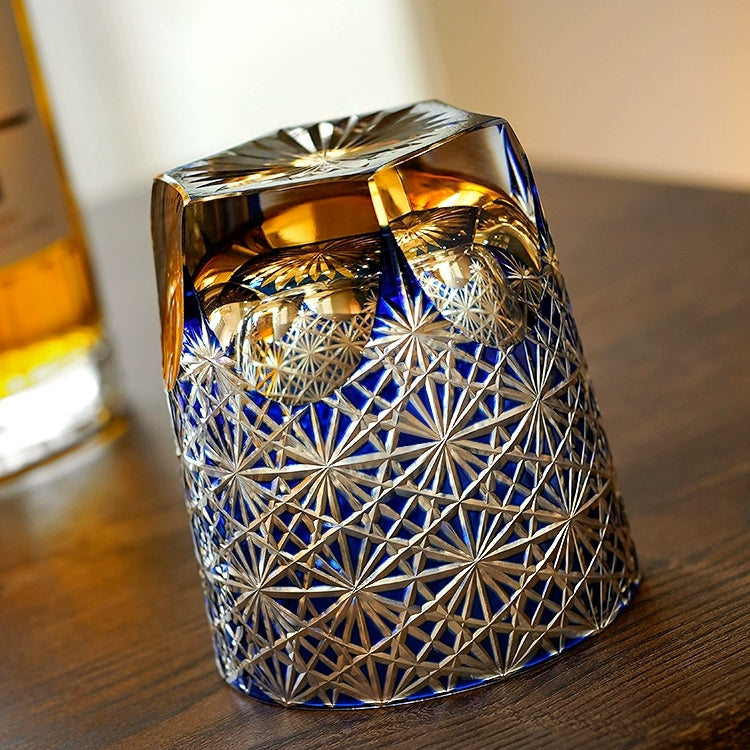 Kirrea handgefertigtes Whiskyglas in Blau und Bernstein mit Holzkiste | Lersk