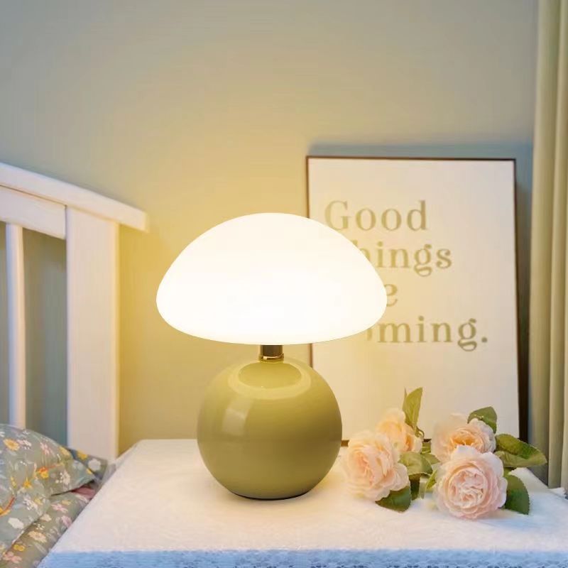 Calvryn Cream Mushroom Table Lamp in Vintage Bauhaus Style for Living Rooms | Lersk