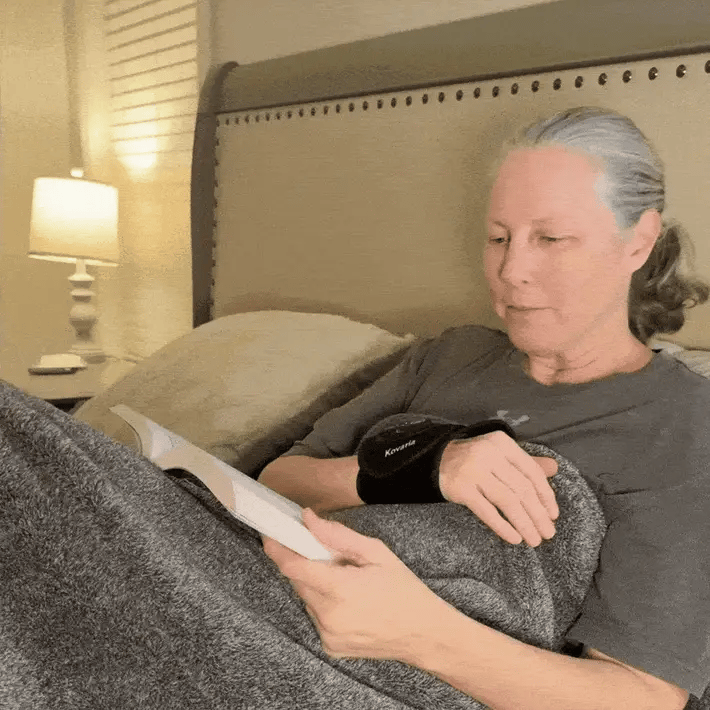 Red Light Therapy Wrist Wrap with Near-Infrared for Hand and Wrist Comfort and Circulation Support | Lersk