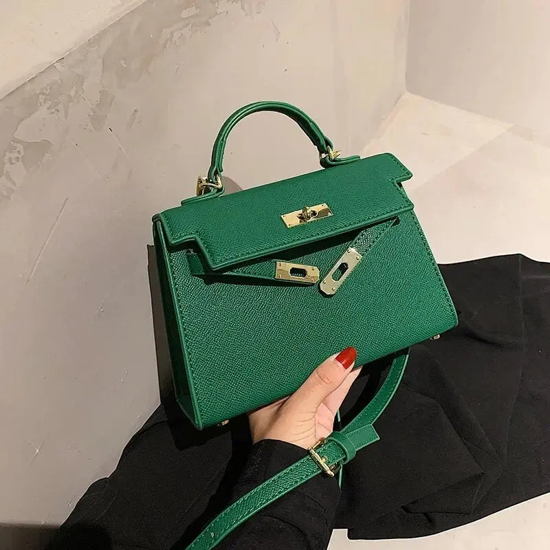 حقيبة كتف نسائية عصرية بتصميم خالد ولمسة حديثة للارتداء اليومي والسفر | Lersk