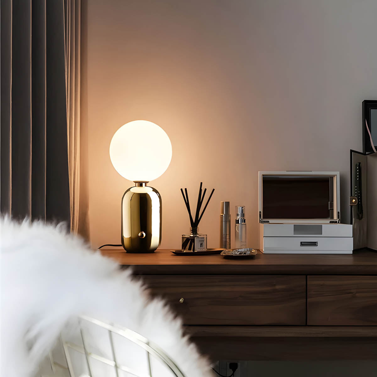 LumaVale Stolní lampa Jednoduché elegantní interiérové osvětlení | Lersk