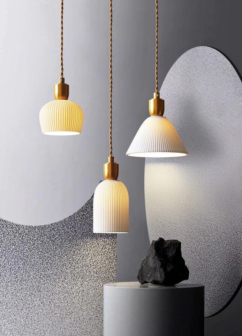 Liora Deco žebrované keramické závěsné svítidlo s žárovkou v ceně | Lersk
