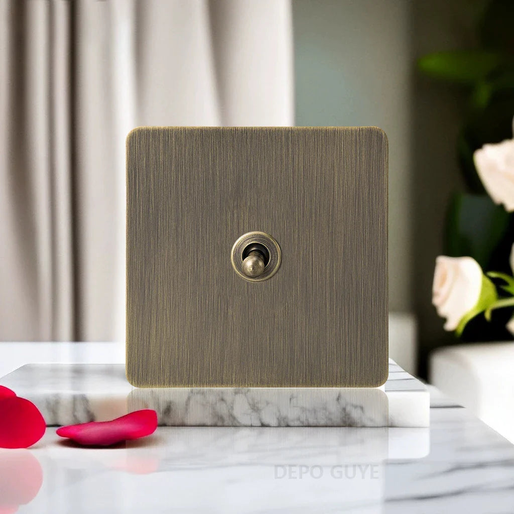 Priză de perete metalică retro cu întrerupător și port USB pentru încărcare | Lersk
