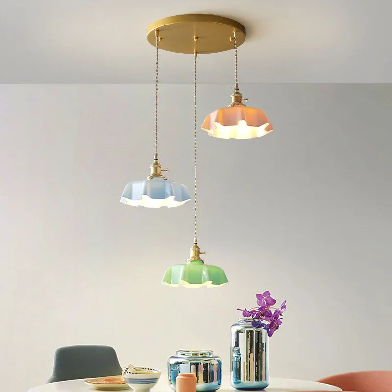 Lampada a sospensione in ottone aureo per interni senza tempo a casa | Lersk