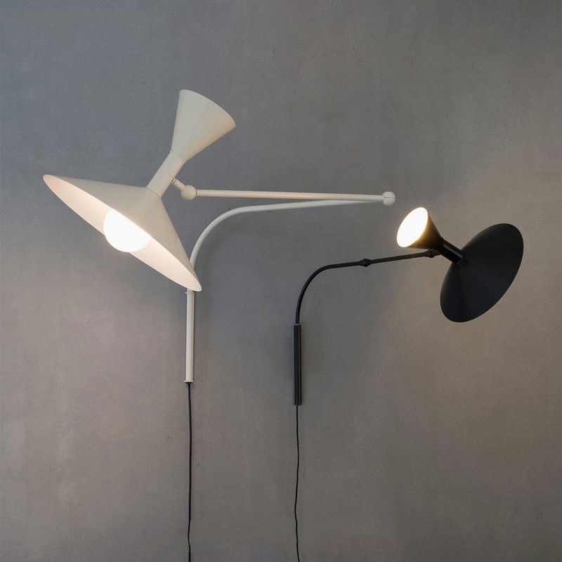 Lampada da parete NovaSwing con braccio oscillante e spina per decorazione camera da letto | Lersk