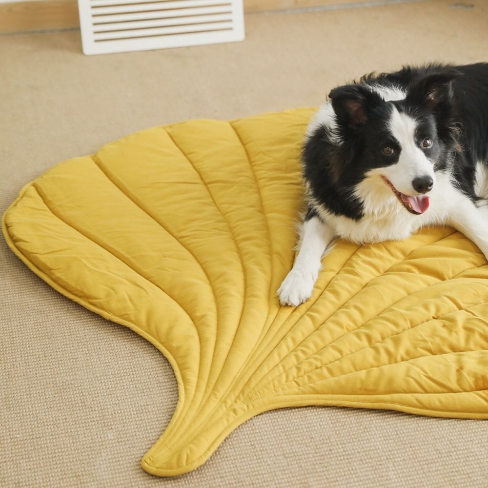 Breathable Cooling Dog Mat Keeps Pets Cool Leaf Shaped Washable | Lersk