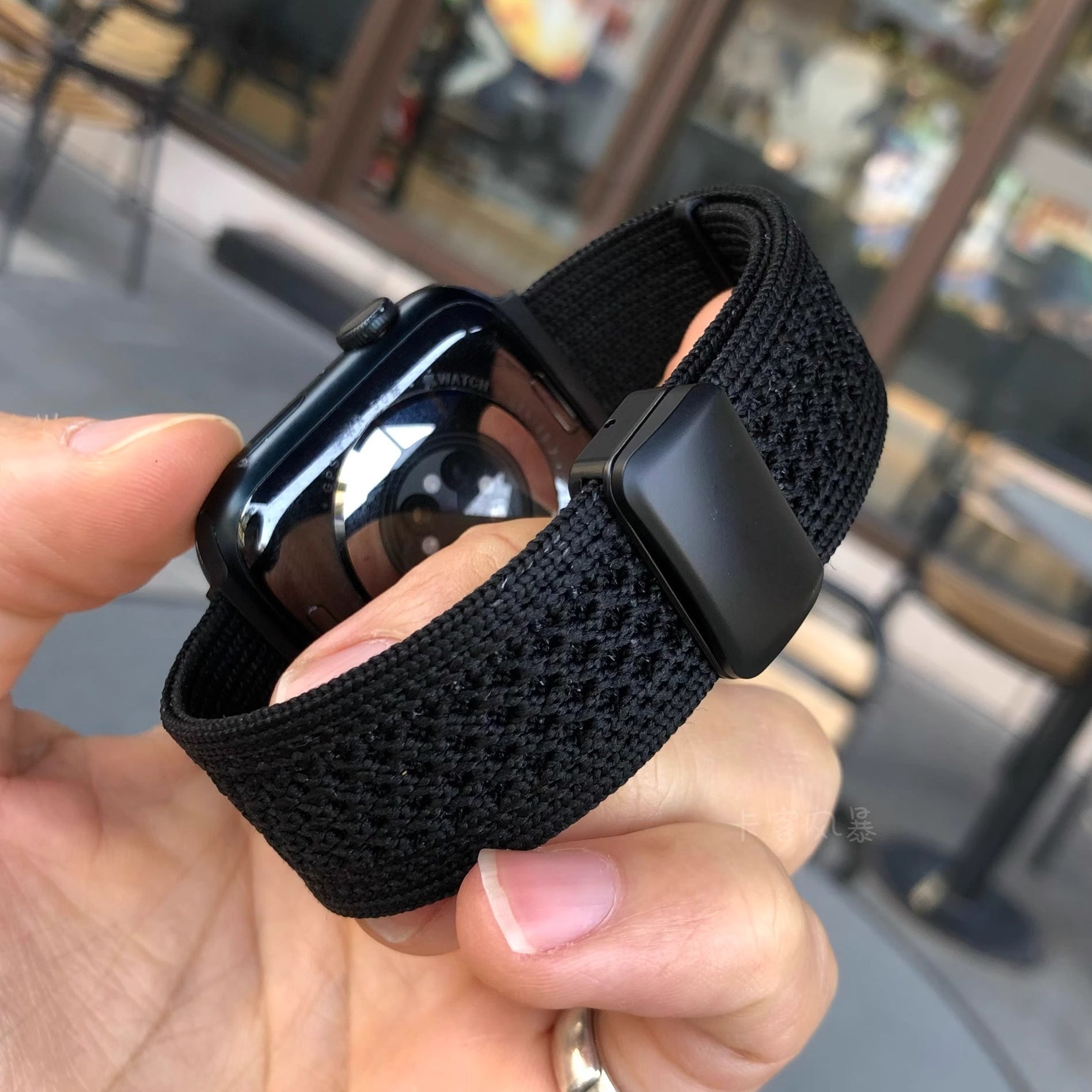Nuvora pletený nylonový řemínek s magnetickou sponou pro Apple Watch | Lersk