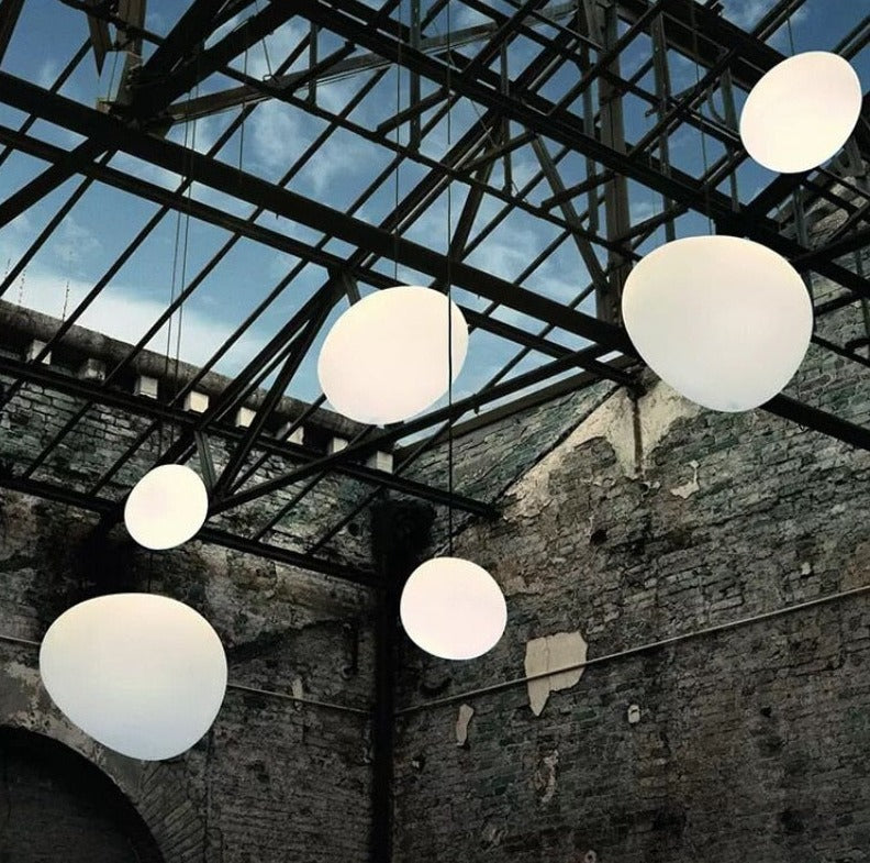 Lampada a sospensione Georg in vetro soffiato a mano, illuminazione elegante e moderna per arredamento casa contemporaneo | Lersk