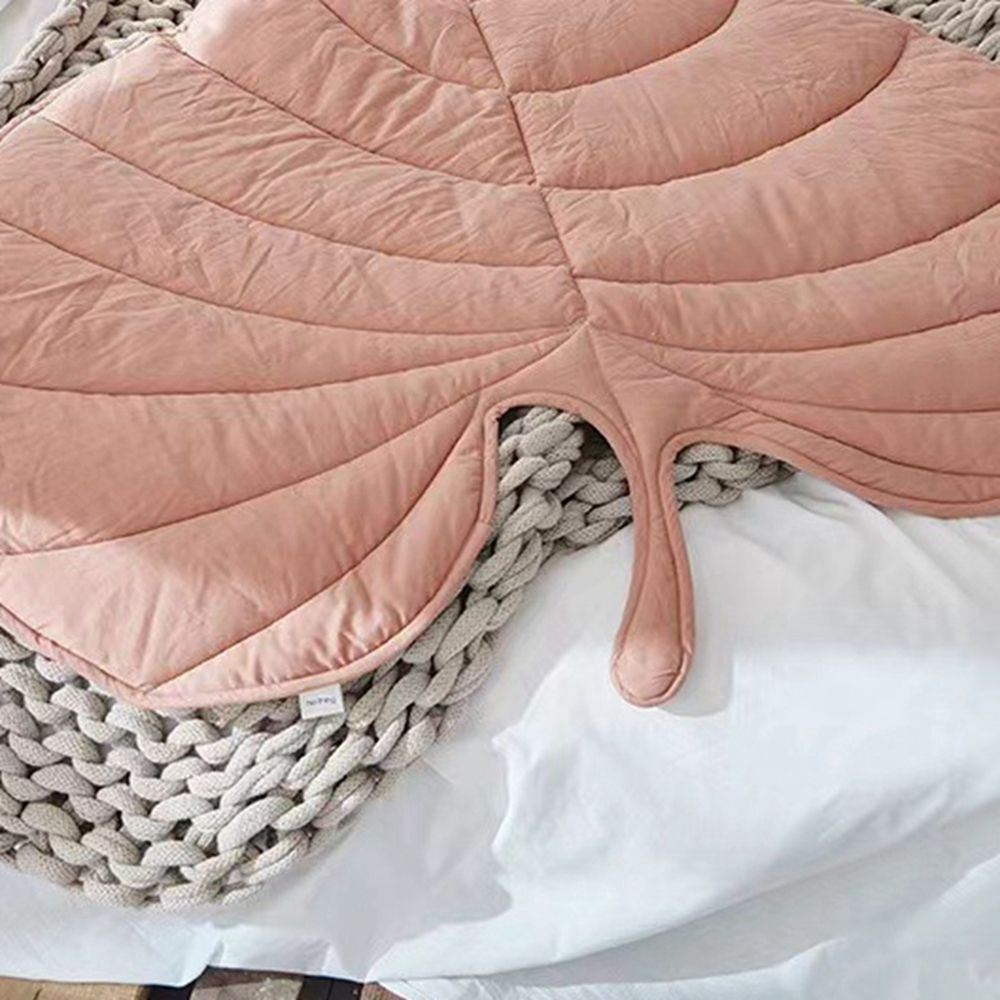 Breathable Cooling Dog Mat Keeps Pets Cool Leaf Shaped Washable | Lersk