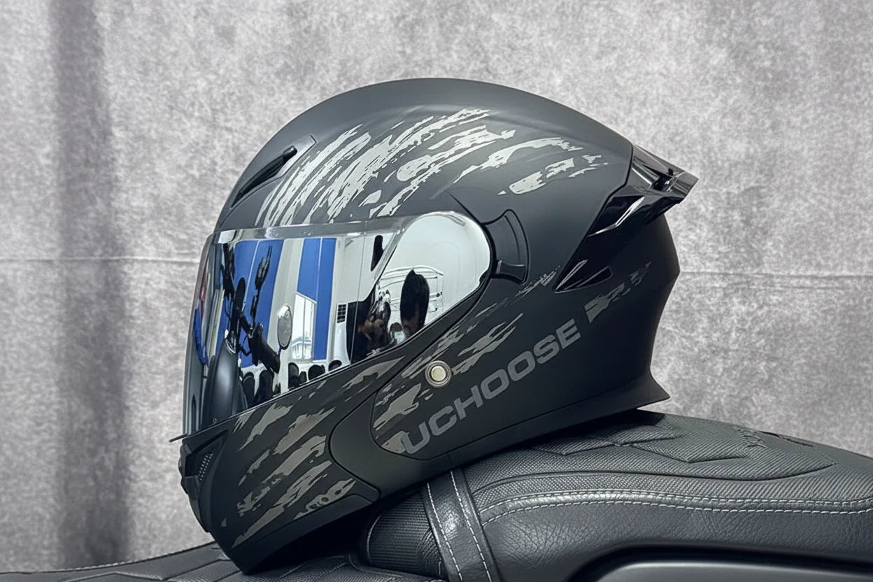 Flip-up modulært fuldskærms motorcykelhjelm med dobbelt linse og aerodynamisk bagvinge, DOT-certificeret | Lersk