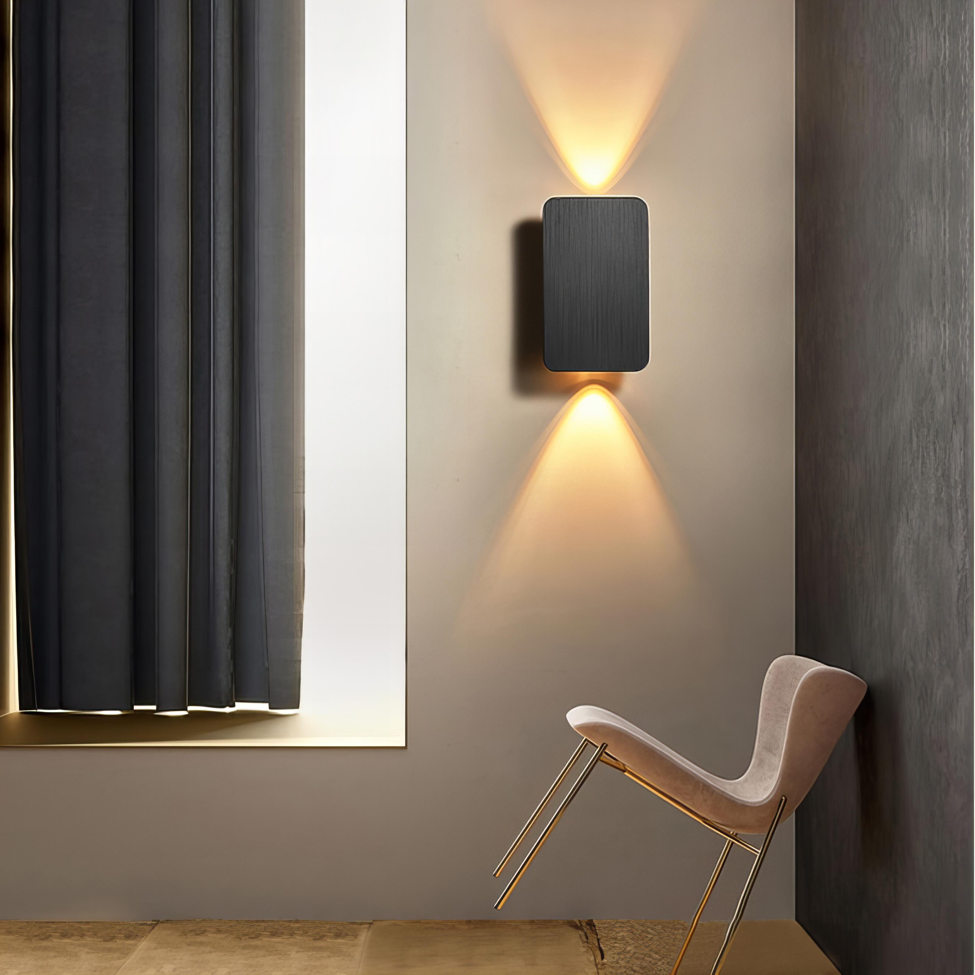 Moderní venkovní nástěnná lampa IP65, elegantní venkovní světlo pro terasy a zahrady | Lersk