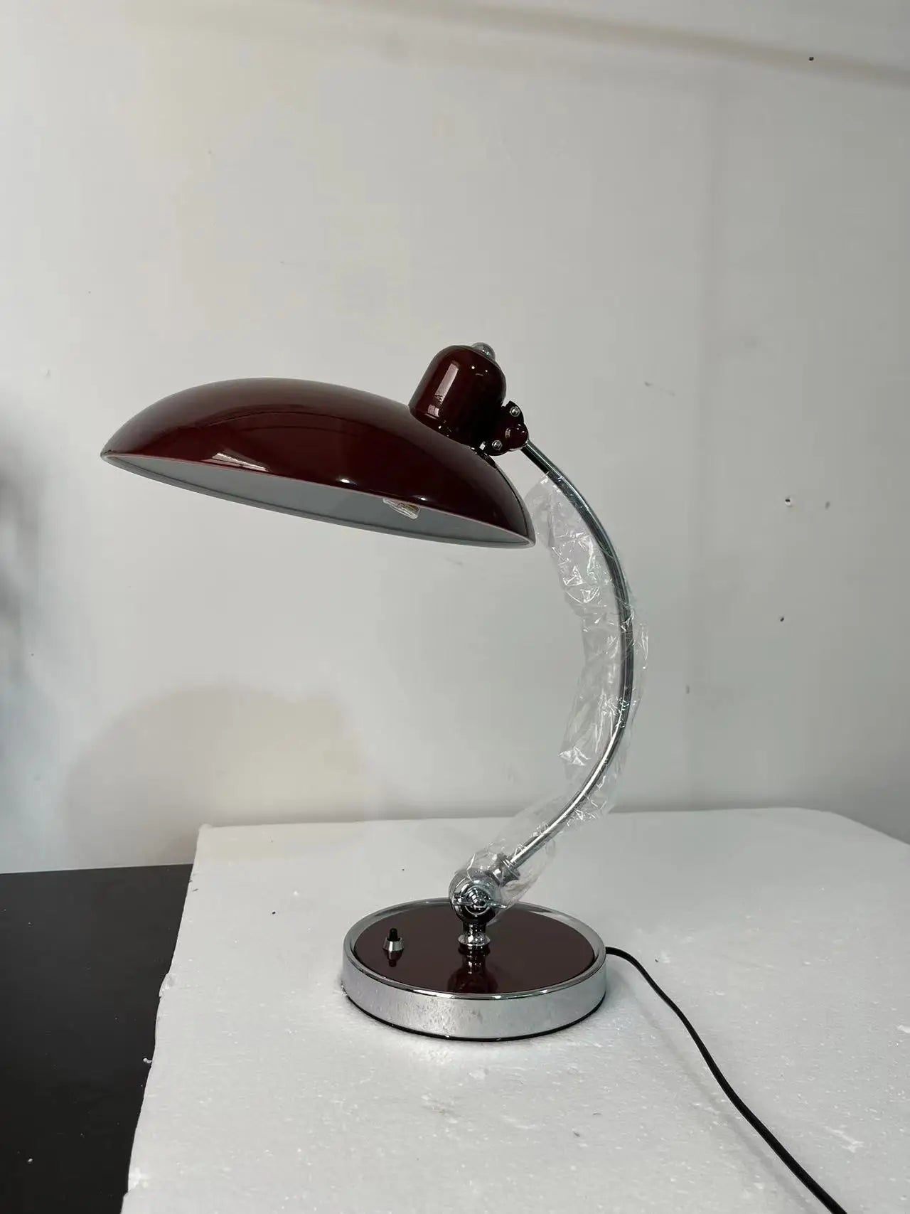 ScandinavianGlow dansk bordlampe inspireret af Kaiser Ideell til minimalistiske hjem | Lersk