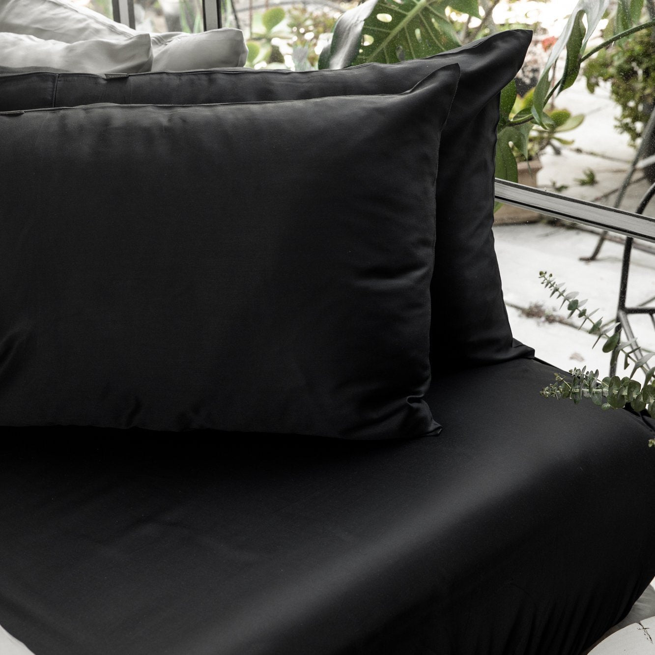 Luxe Bamboo Lyocell Sateen Pillowcase Set With Cooling | Lersk